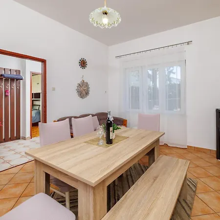 Cozy With Sea View * 诺维·维诺多尔斯基