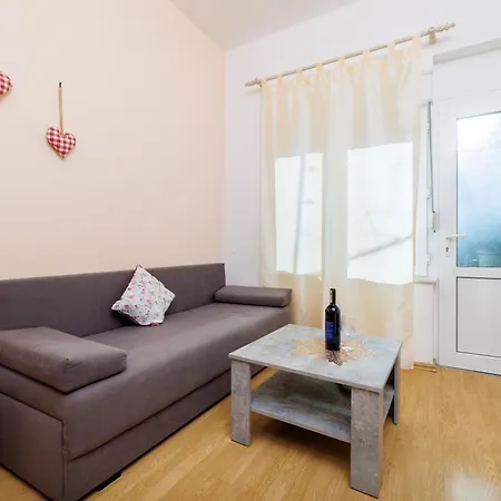 Cozy With Sea View * 诺维·维诺多尔斯基