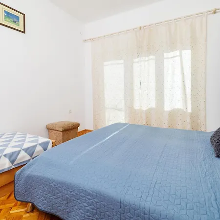 Cozy With Sea View 诺维·维诺多尔斯基