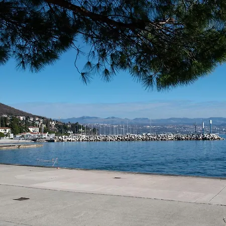 Appartamento Cozy With Sea View Ičići