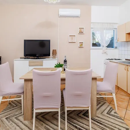 Apartment Cozy With Sea View Novi Vinodolski