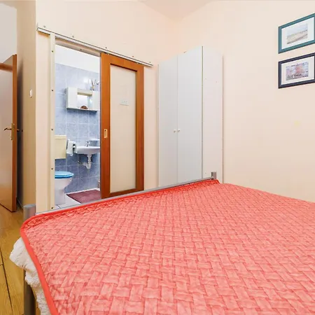 Cozy With Sea View Apartment Novi Vinodolski