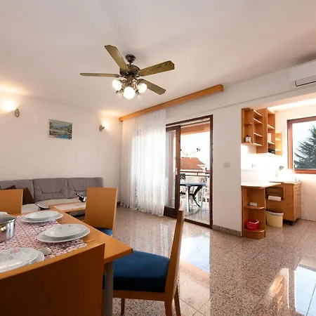 Cozy With Sea View Apartment Icici