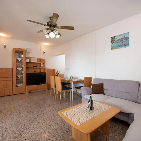 Apartment Cozy With Sea View